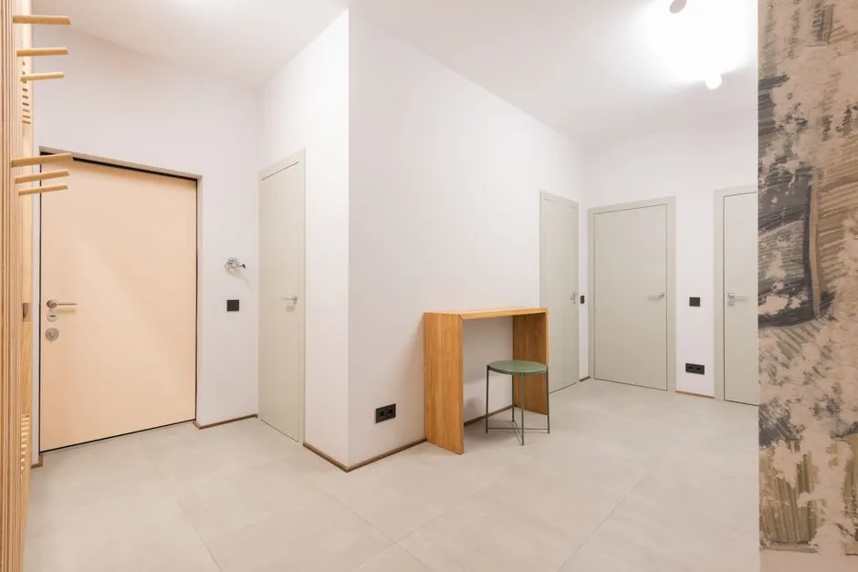 Transformer un passage perdu en poste de travail lumineux.